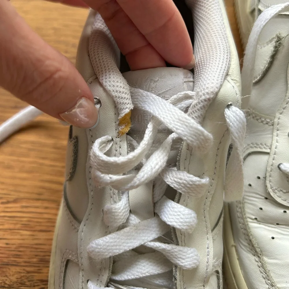 Nike Air Force 1 Low White Sneakers Youth Size 4.5 - Picture 4 of 9